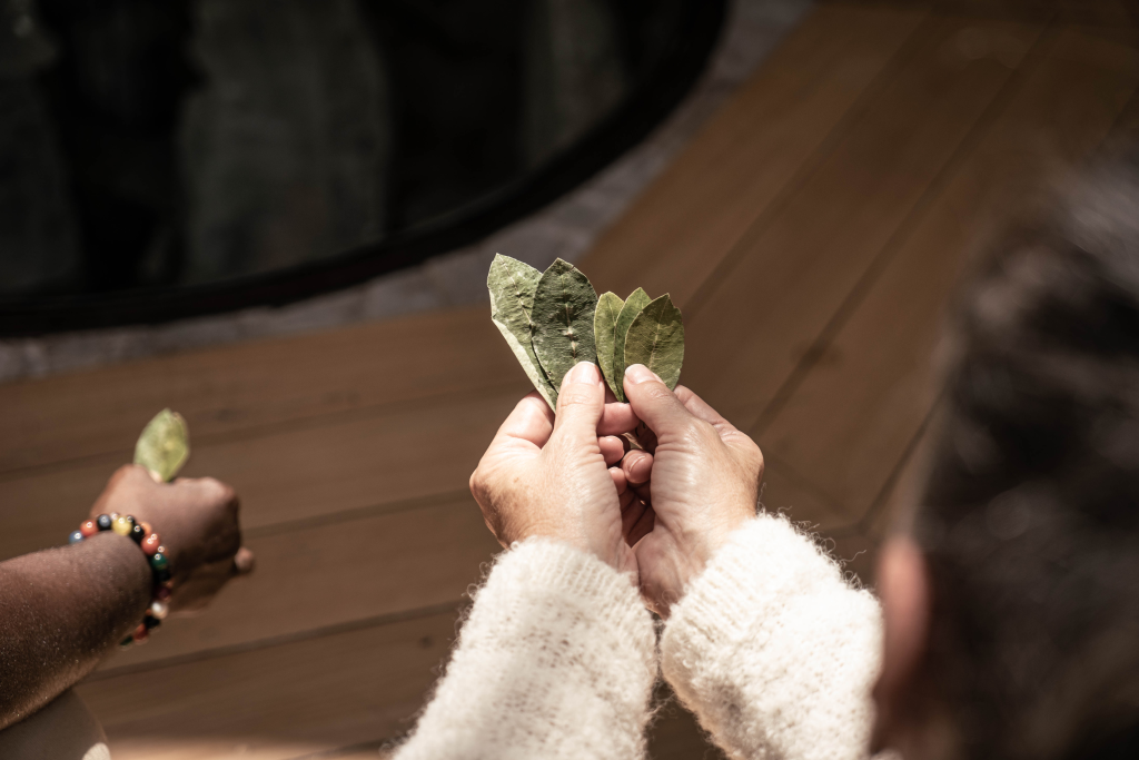 Sacred coca leaves used in Andean oracle divination (Photo: Walter Coraza Morveli)